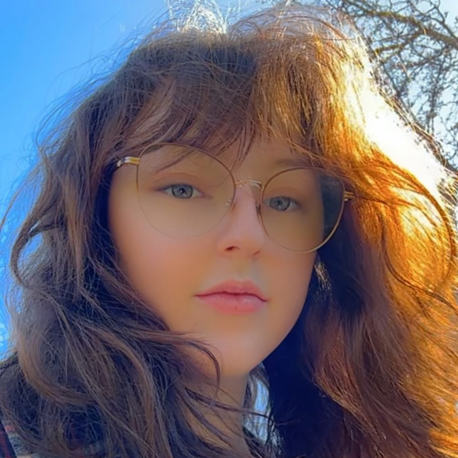 Headshot of Elizabeth Loveland